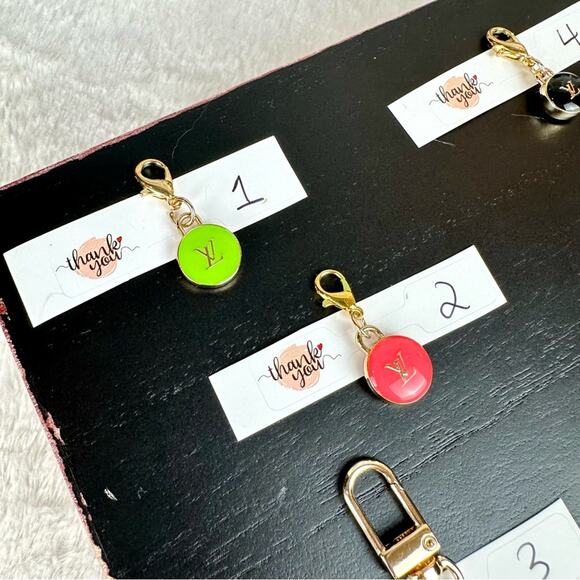 Louis Vuitton zipper pull charms ONE - Picture 3 of 5